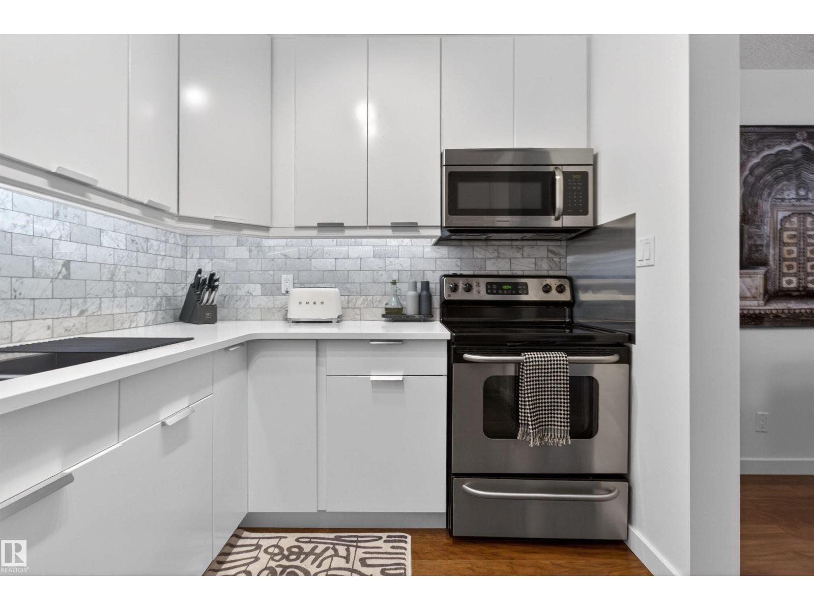 #305 10026 112 ST NW - 5