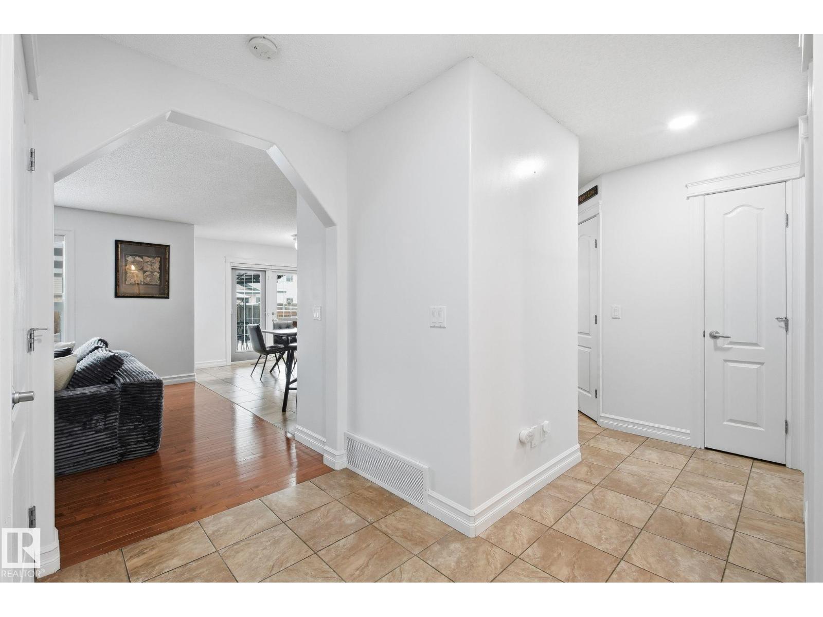 3016 24 Ave NW, Edmonton