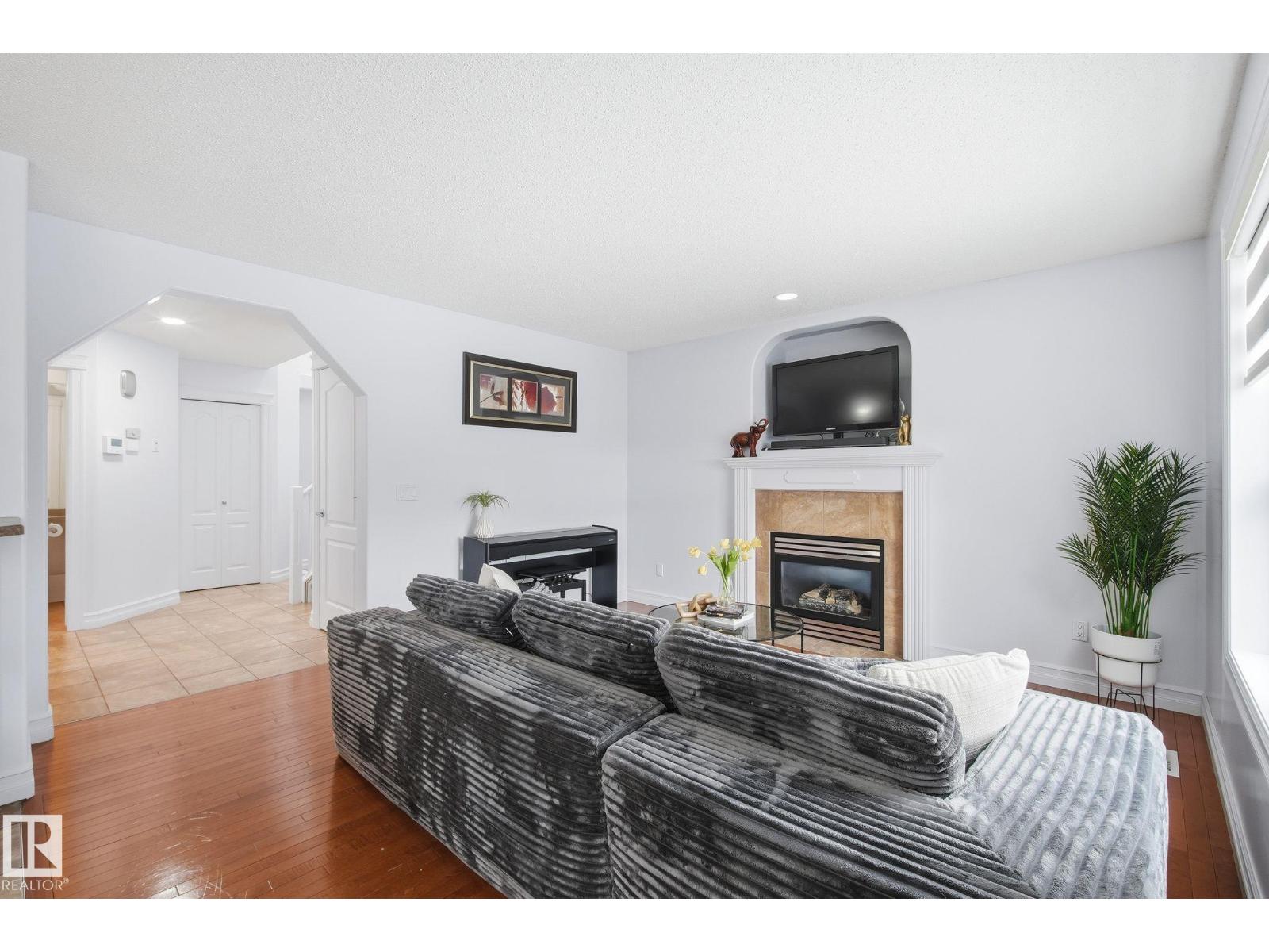 3016 24 Ave NW, Edmonton