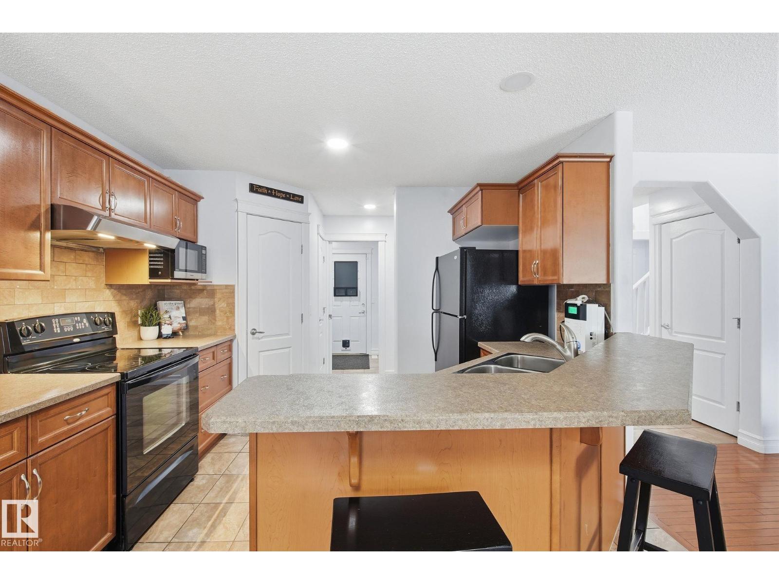 3016 24 Ave NW, Edmonton