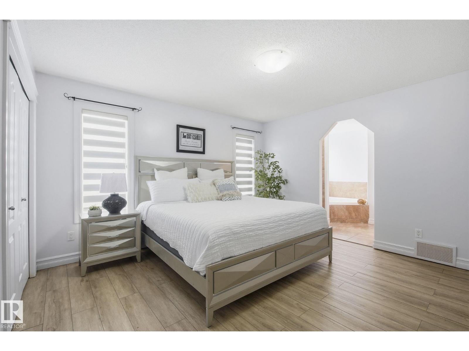 3016 24 Ave NW, Edmonton