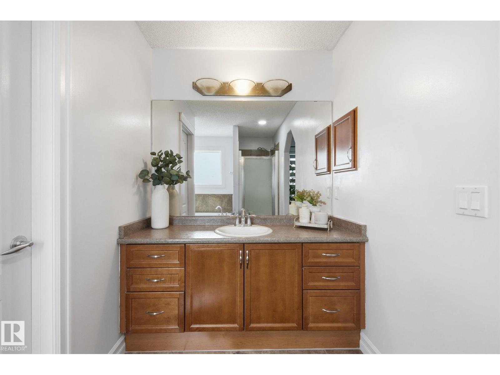 3016 24 Ave NW, Edmonton