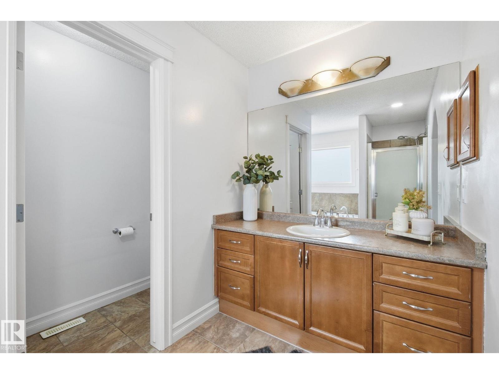 3016 24 Ave NW, Edmonton