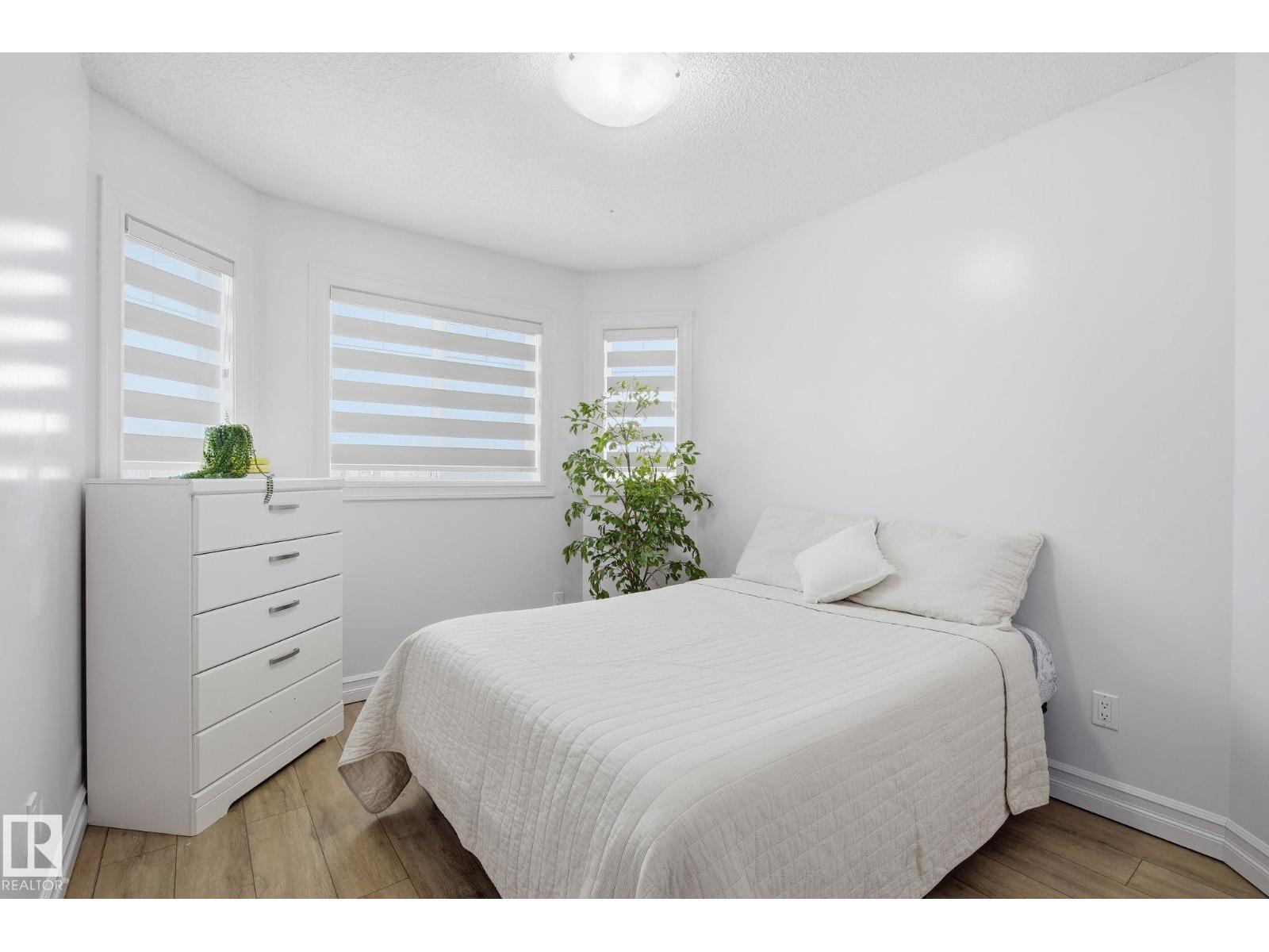 3016 24 Ave NW, Edmonton