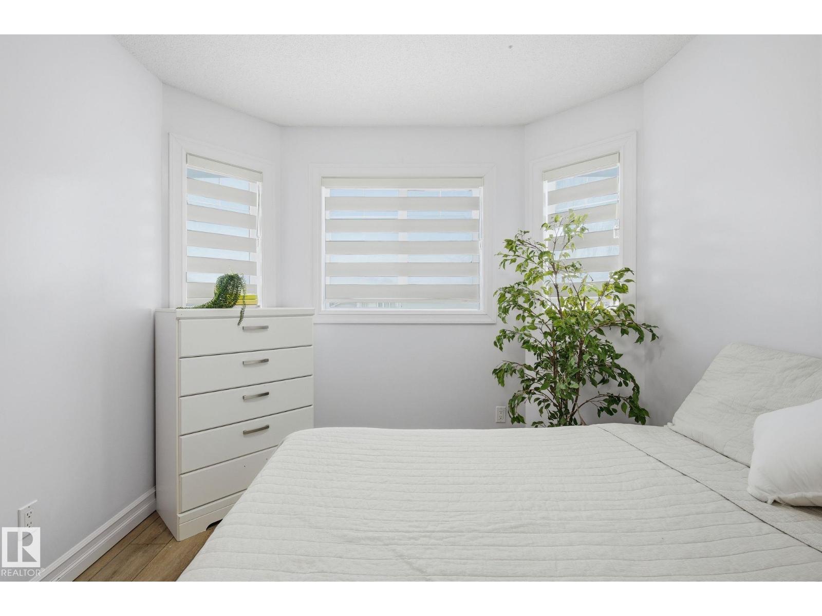 3016 24 Ave NW, Edmonton