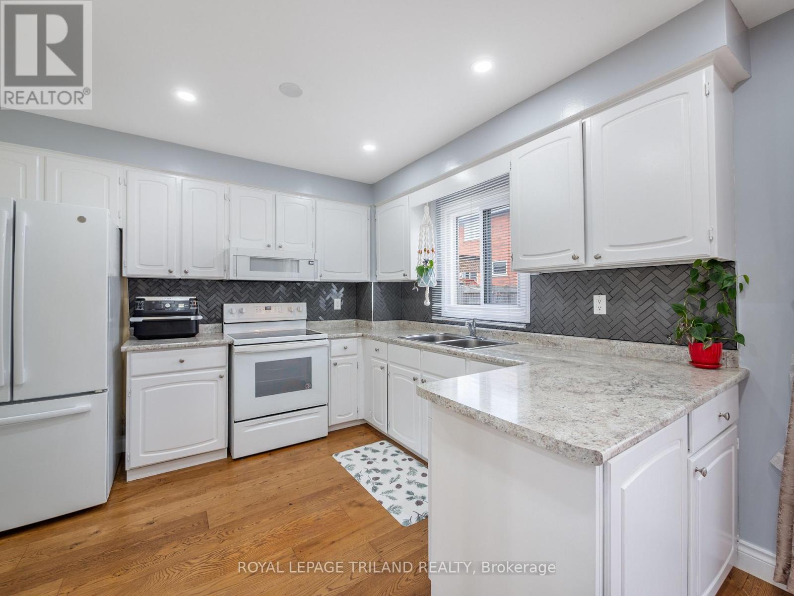 5335 RICHBOROUGH DRIVE Property Photo