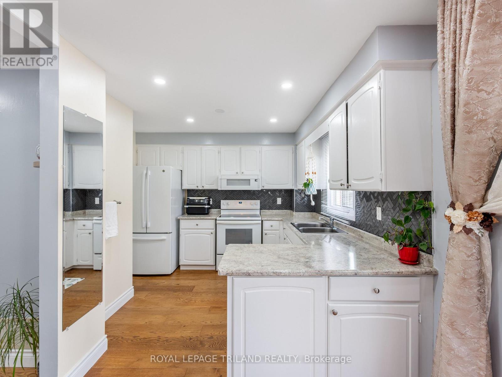 5335 RICHBOROUGH DRIVE Property Photo