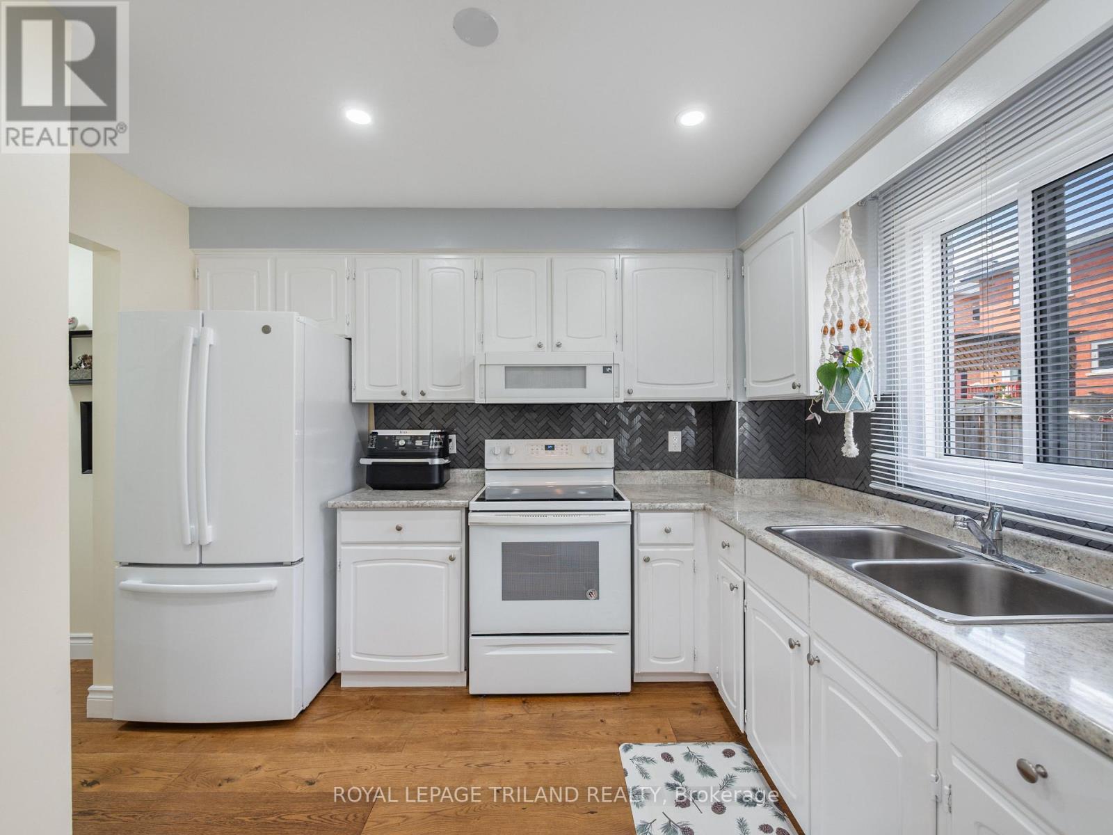 5335 RICHBOROUGH DRIVE Property Photo