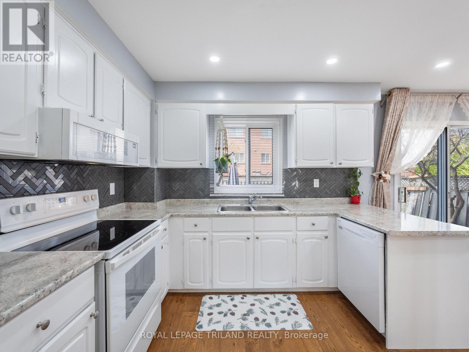 5335 RICHBOROUGH DRIVE Property Photo