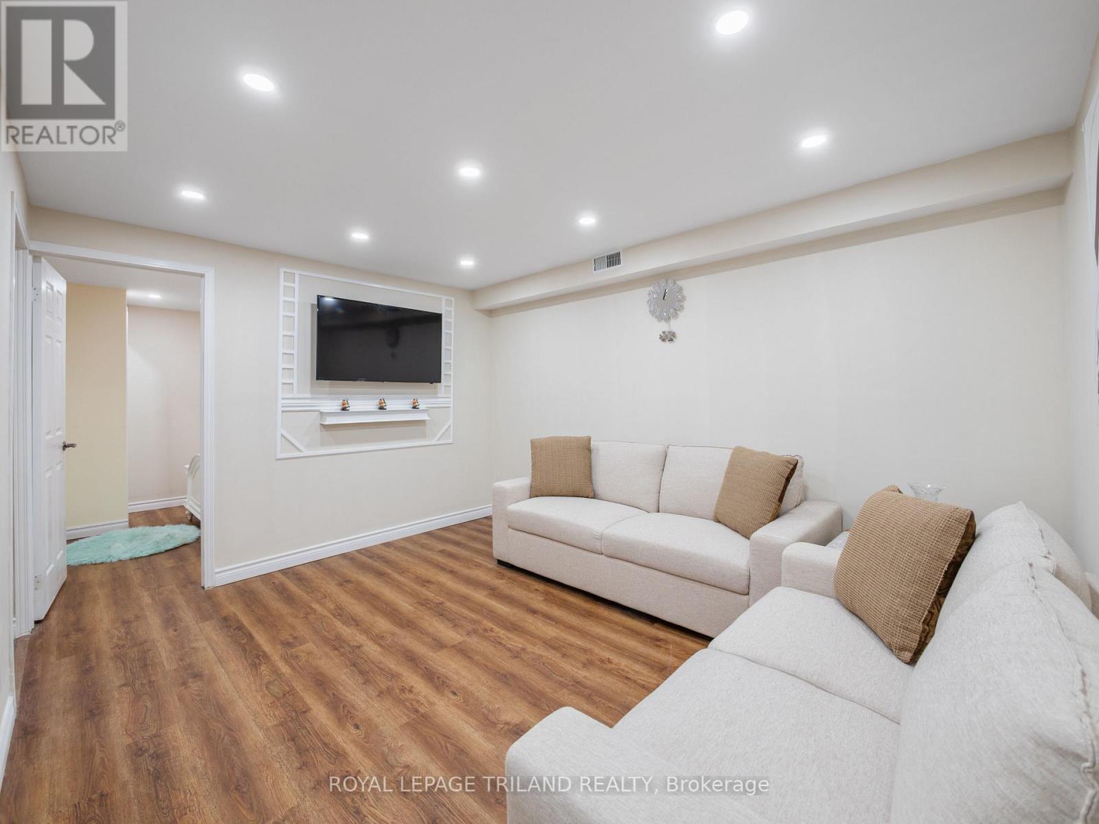 5335 RICHBOROUGH DRIVE Property Photo