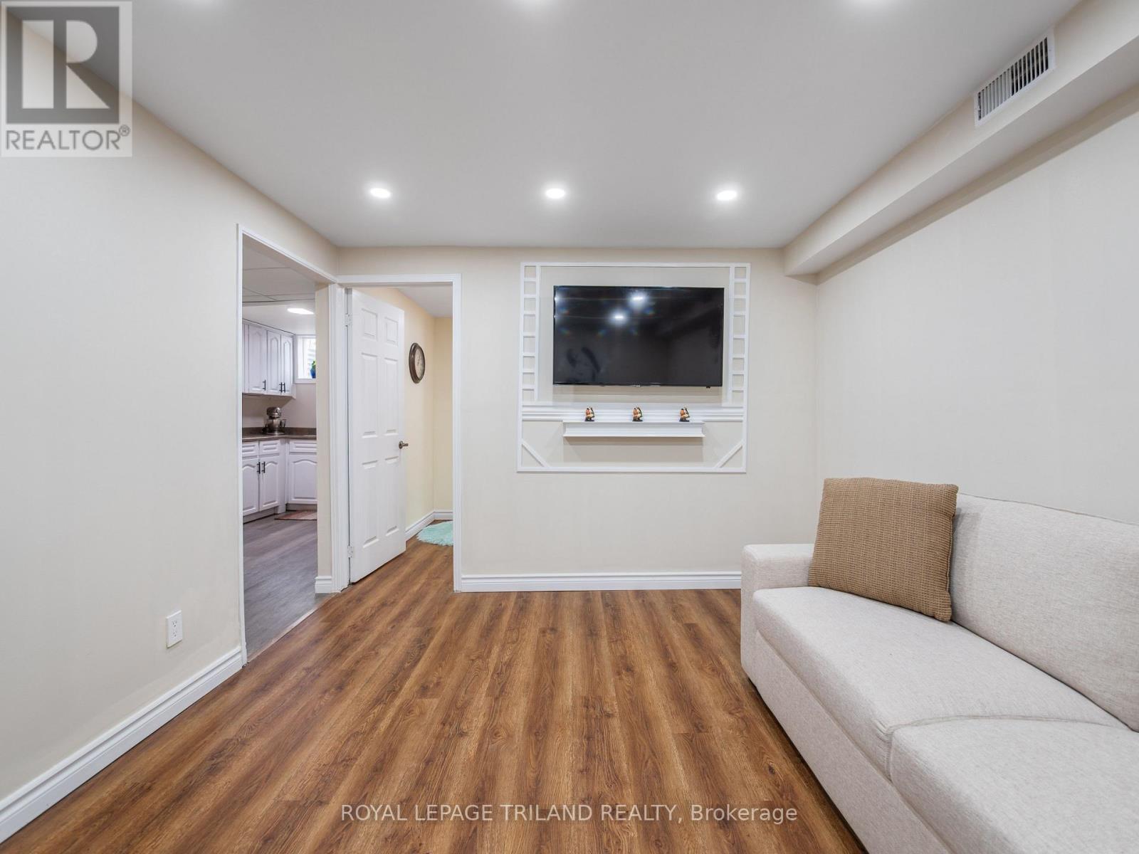 5335 RICHBOROUGH DRIVE Property Photo