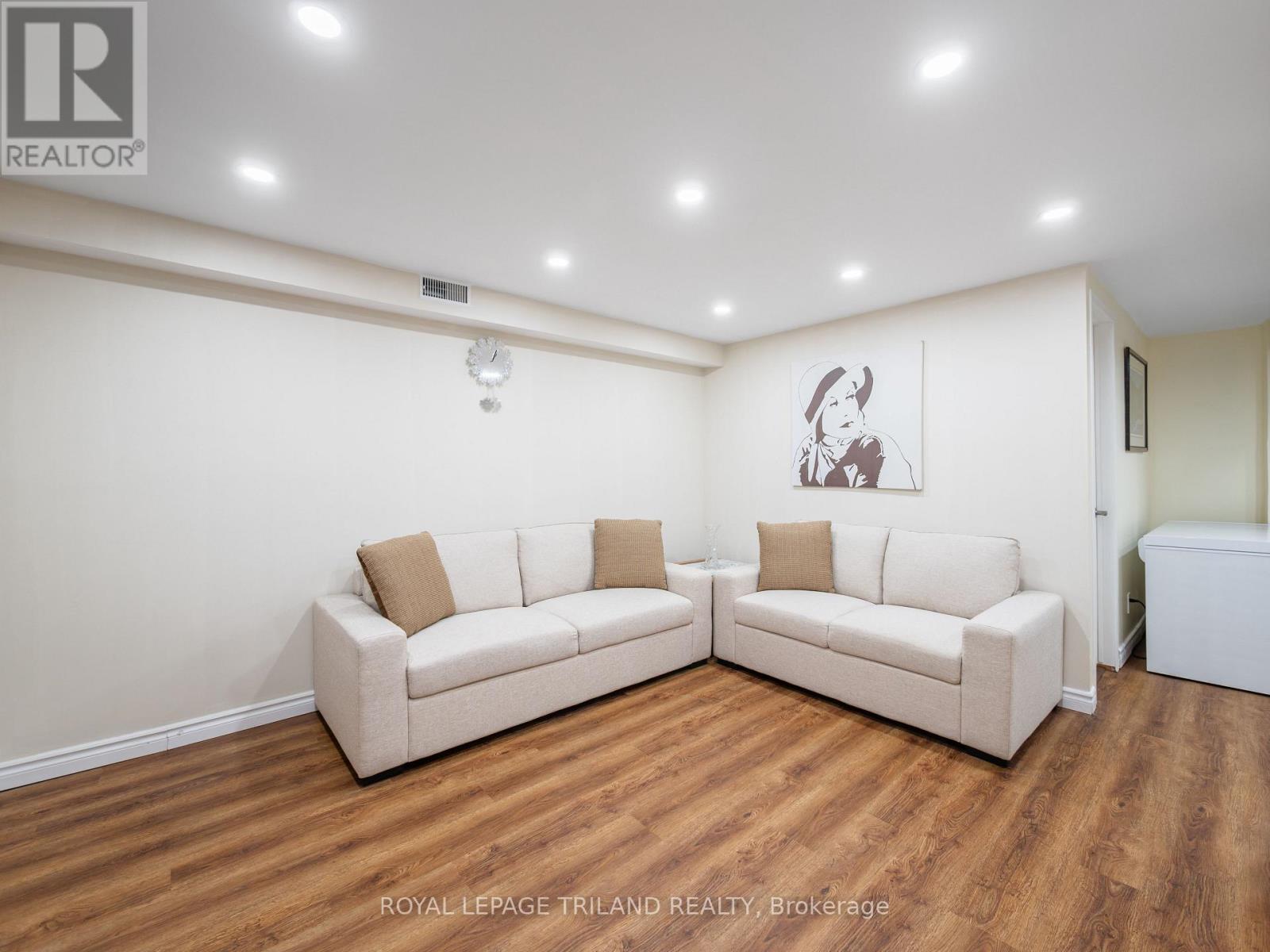 5335 RICHBOROUGH DRIVE Property Photo