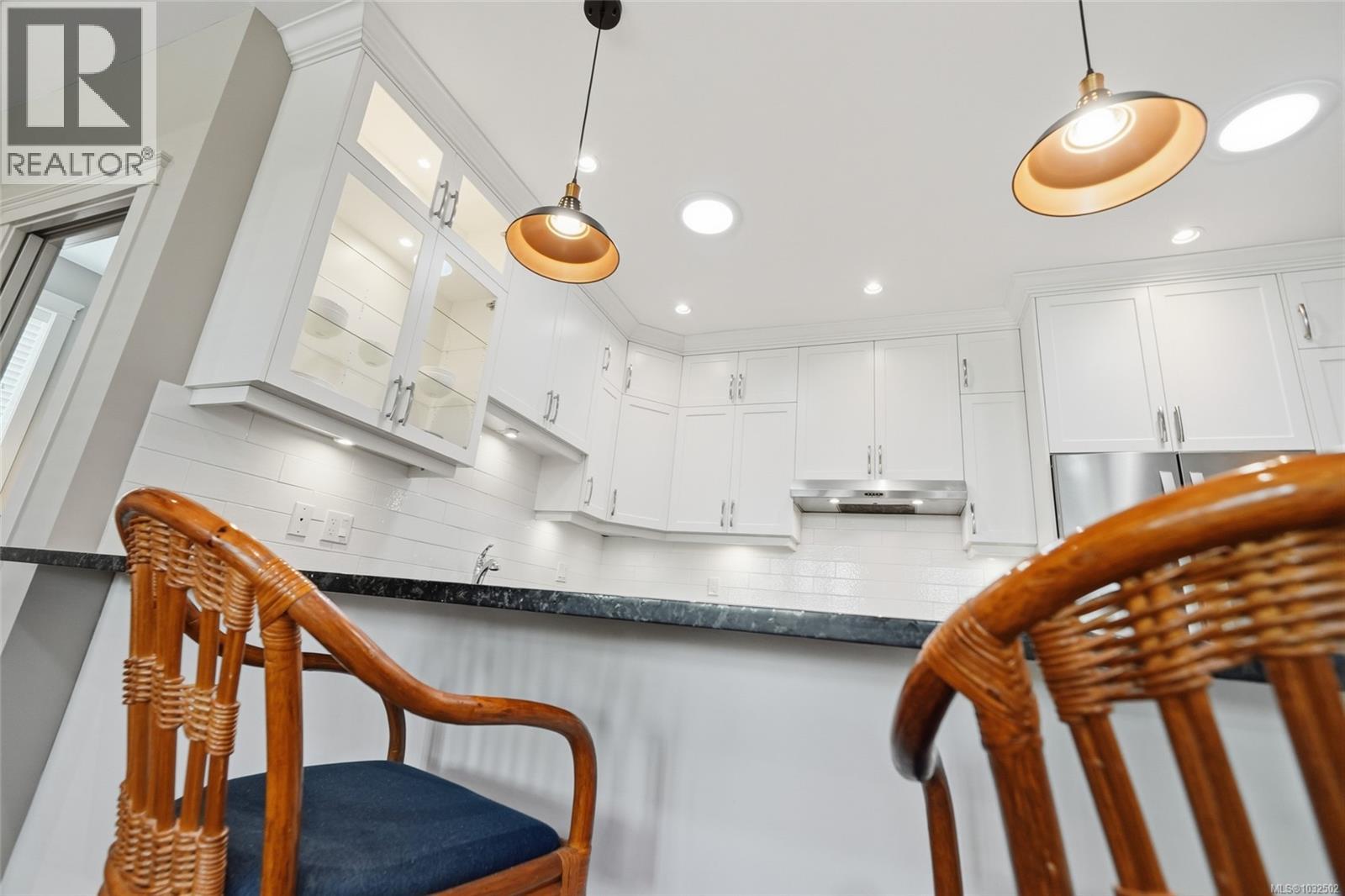 #10 2895 RIVER RD - 10