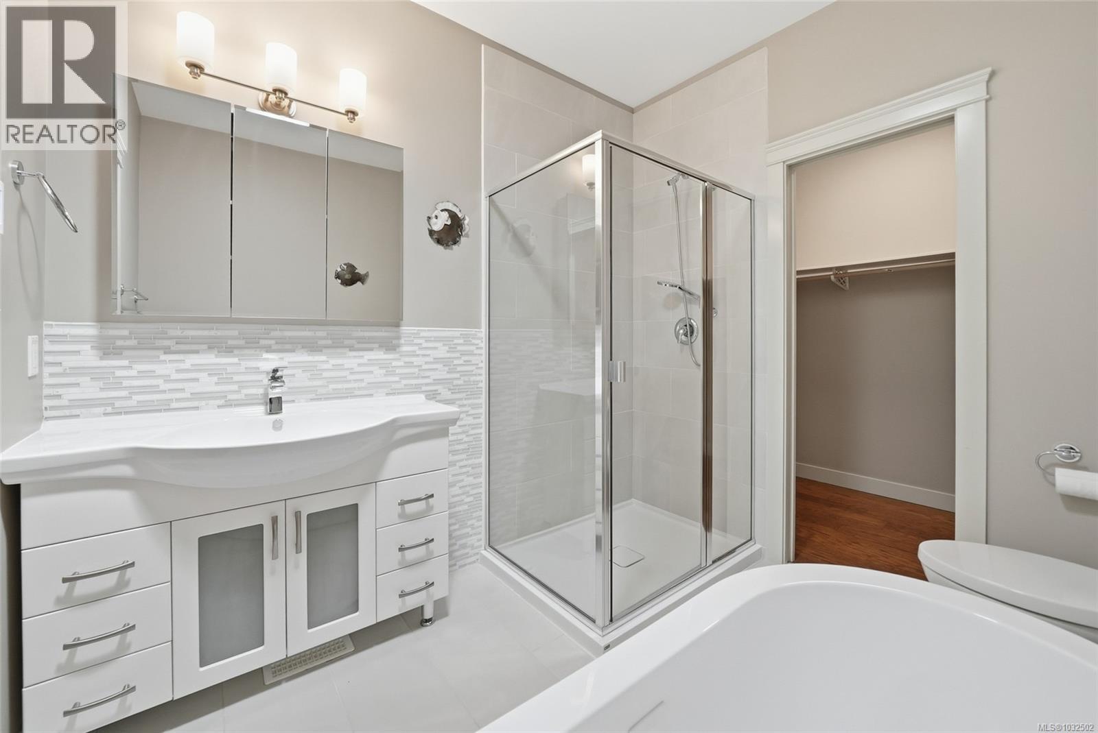 #10 2895 RIVER RD - 16