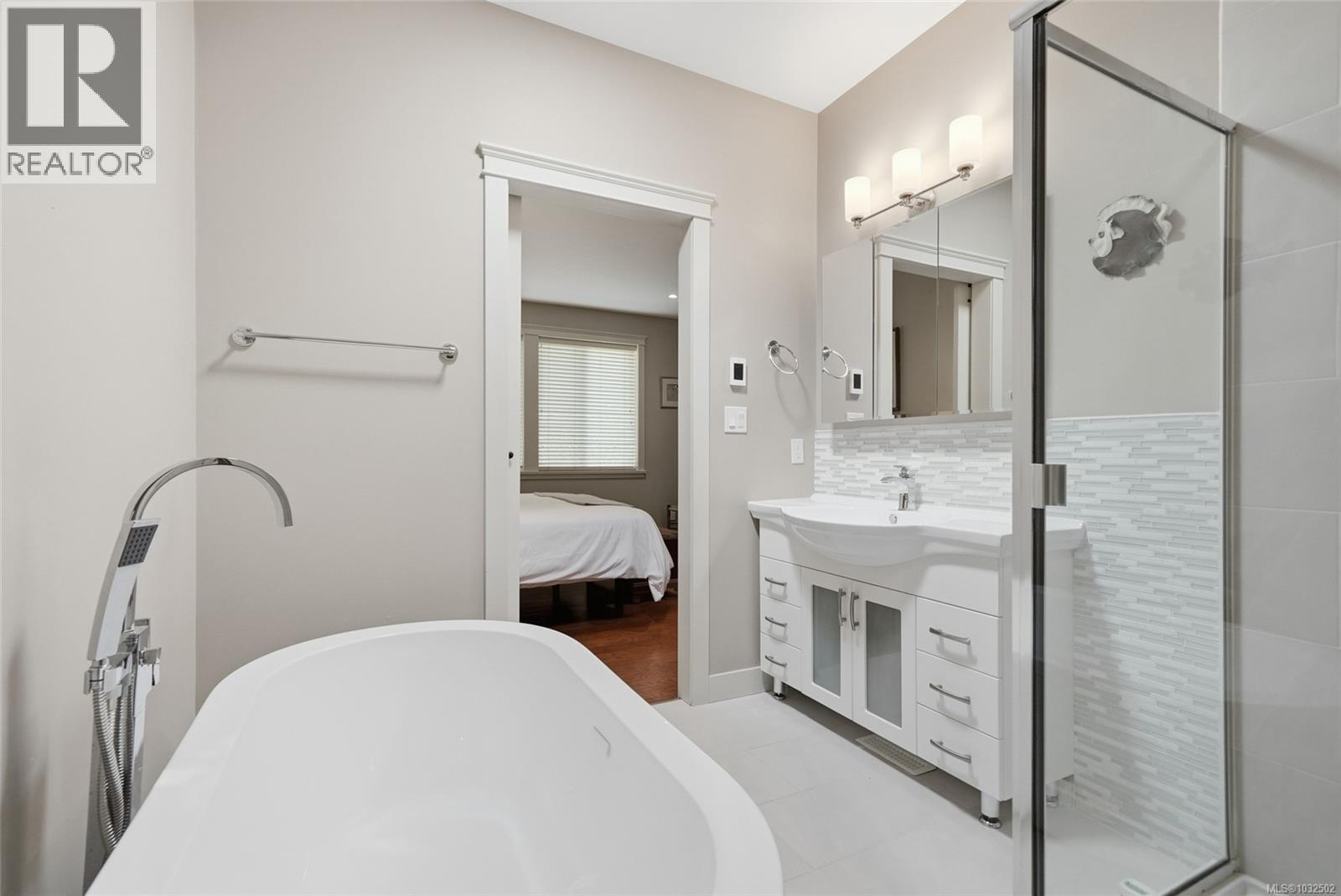 #10 2895 RIVER RD - 17