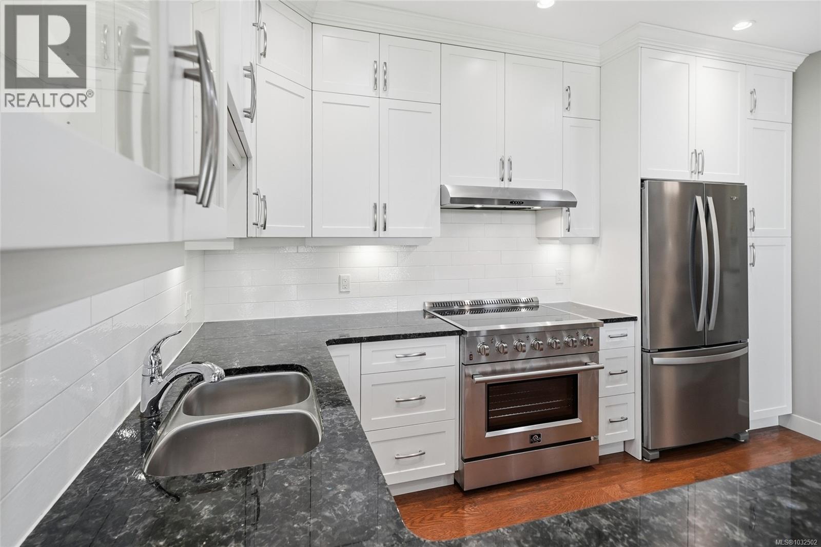 #10 2895 RIVER RD - 43