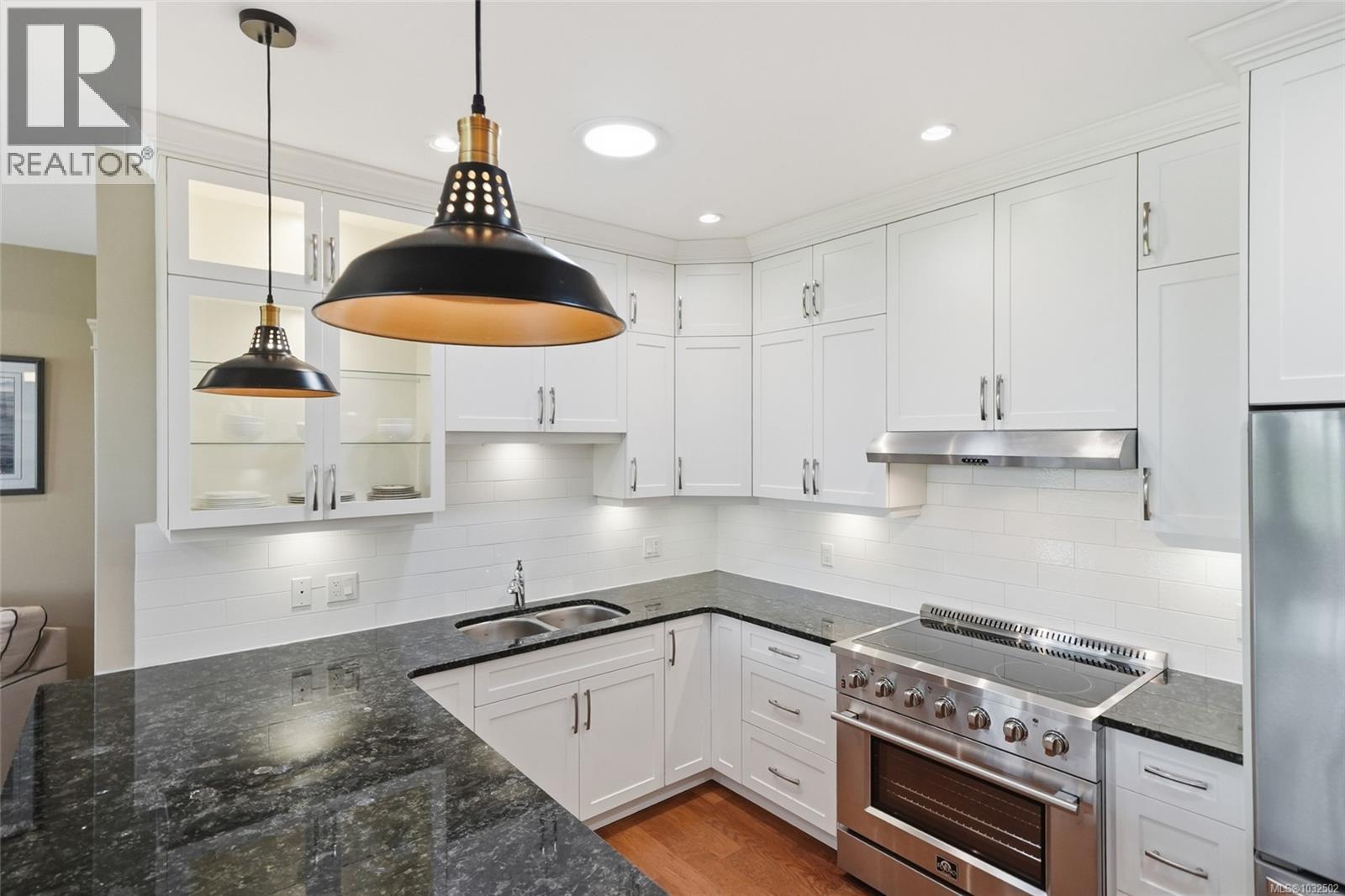 #10 2895 RIVER RD - 44