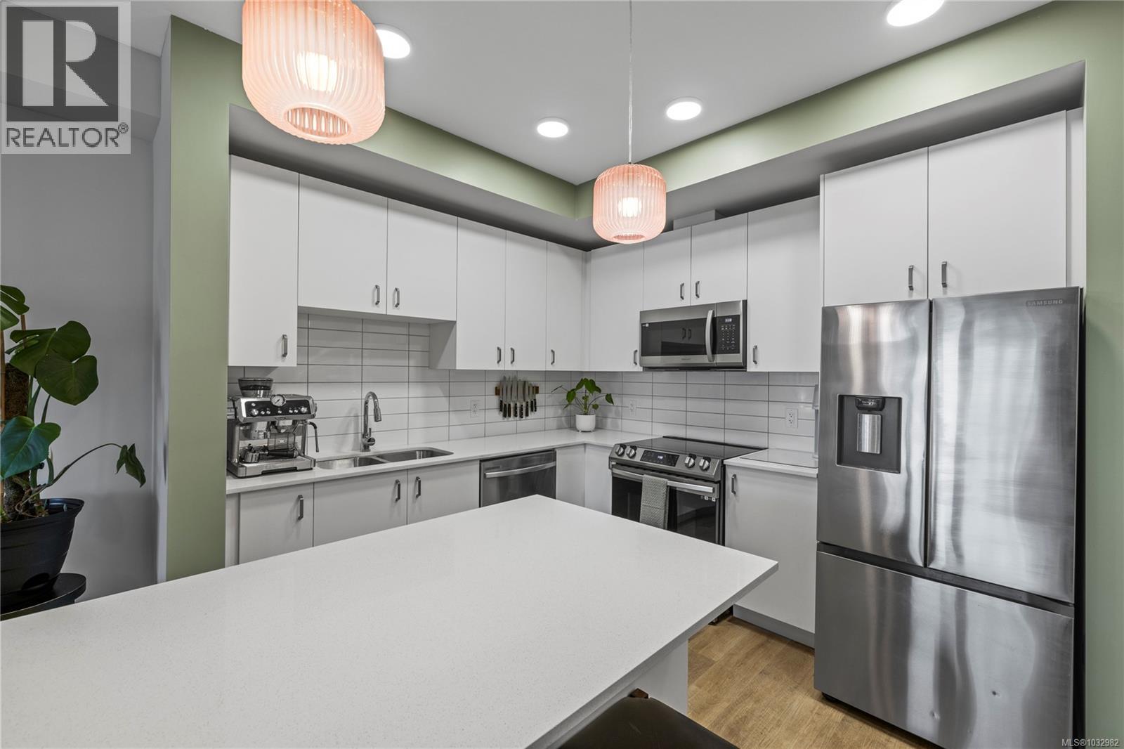 #109W 140 Jensen Ave W - 20