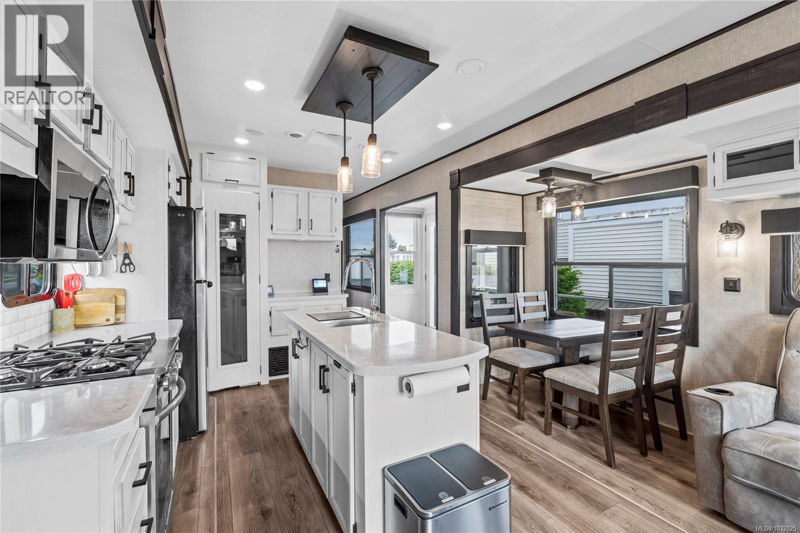 #208 200 Corfield St - 15