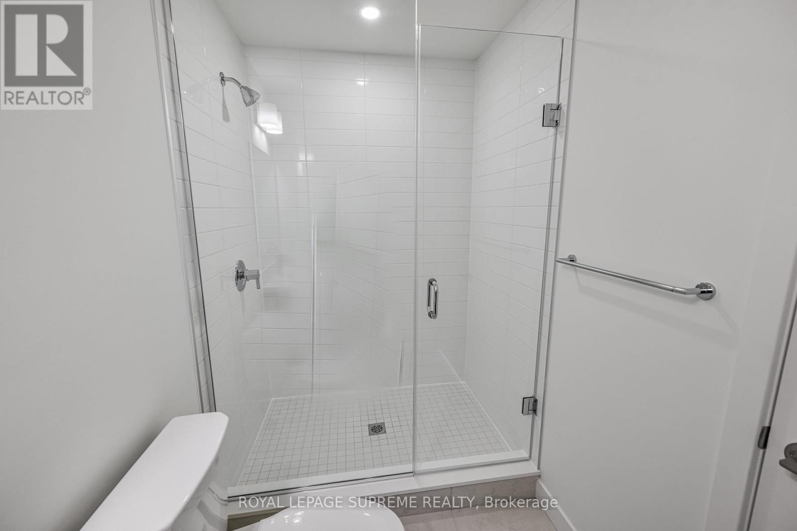 1020 - 51 CLARINGTON BOULEVARD — photo 22