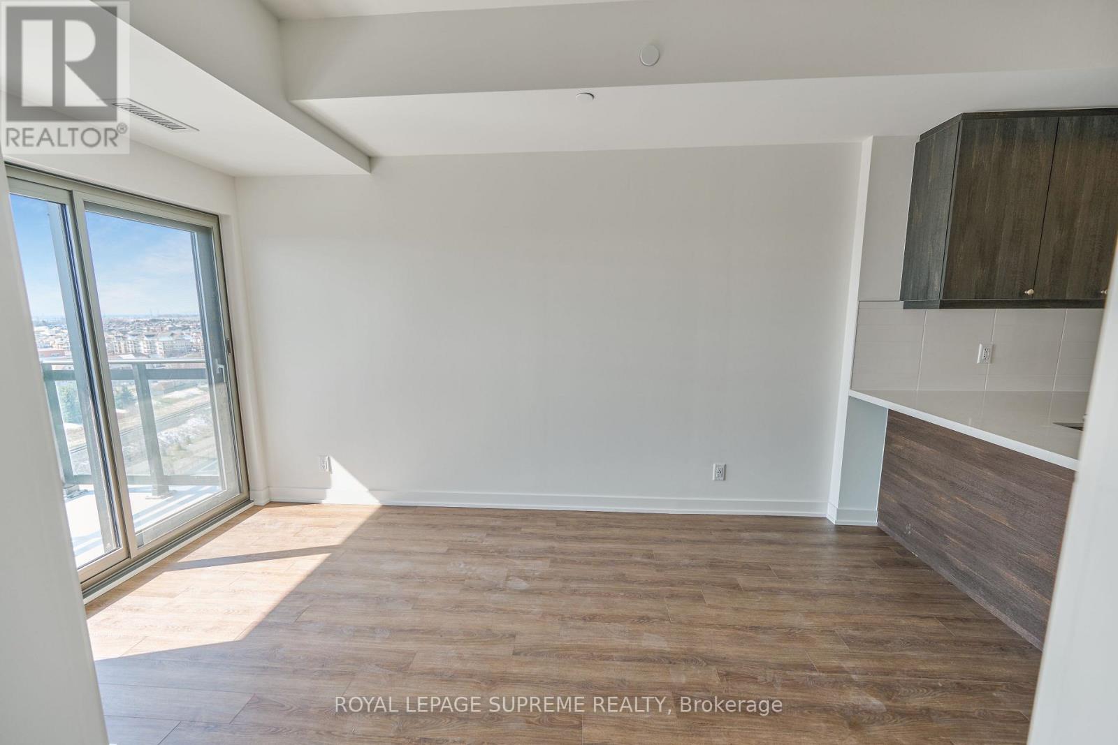 1020 - 51 CLARINGTON BOULEVARD — photo 6