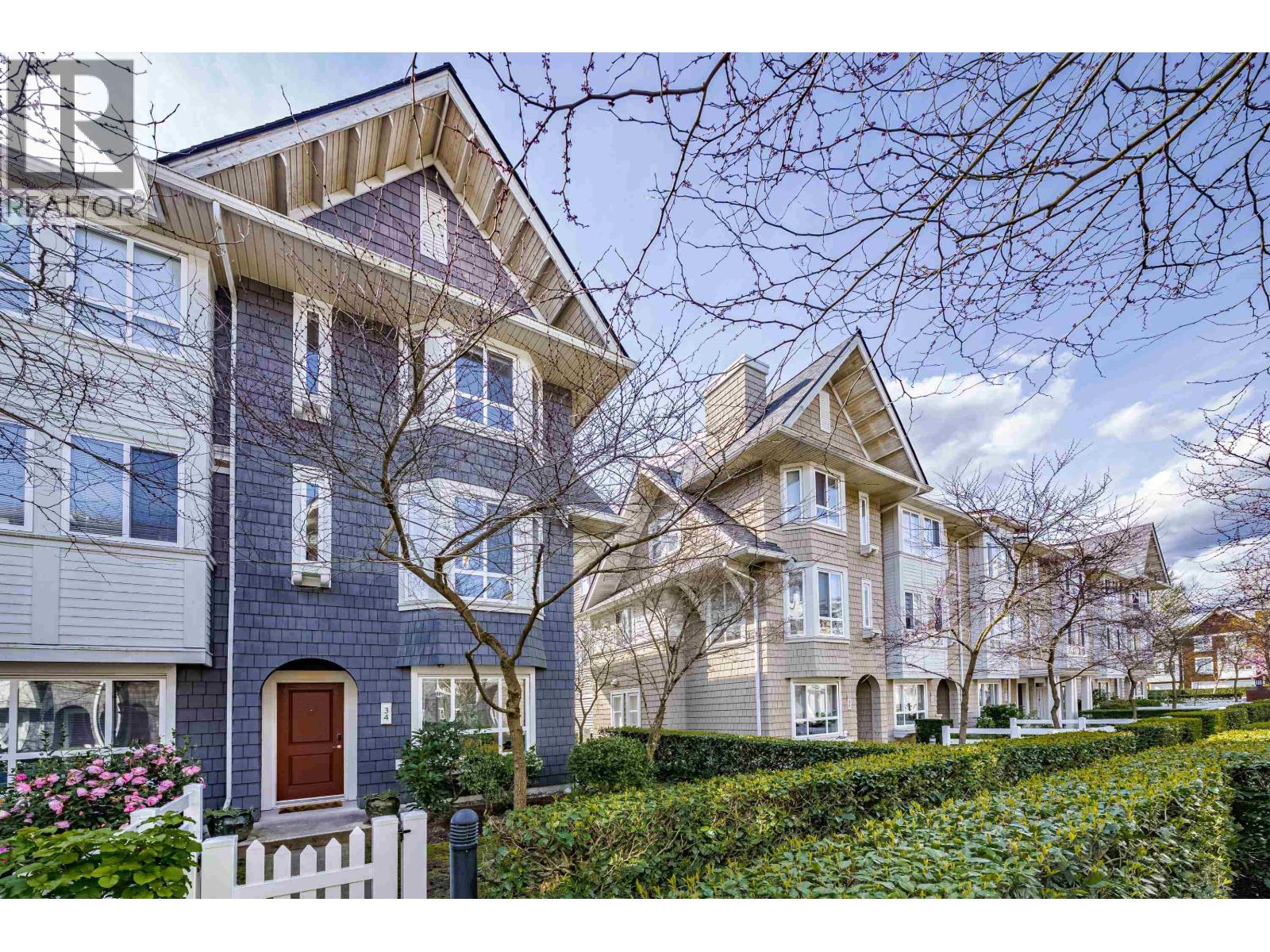 34 2418 AVON PLACE