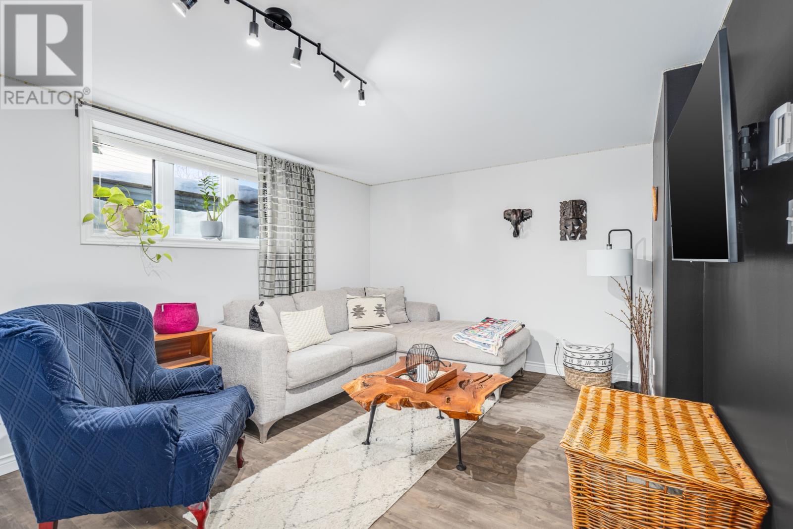 116 PENNEY CRESCENT - 18