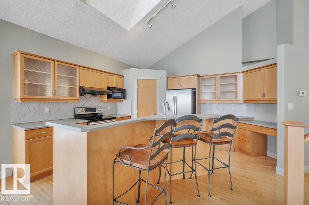 877 NOTTINGHAM BV, Sherwood Park