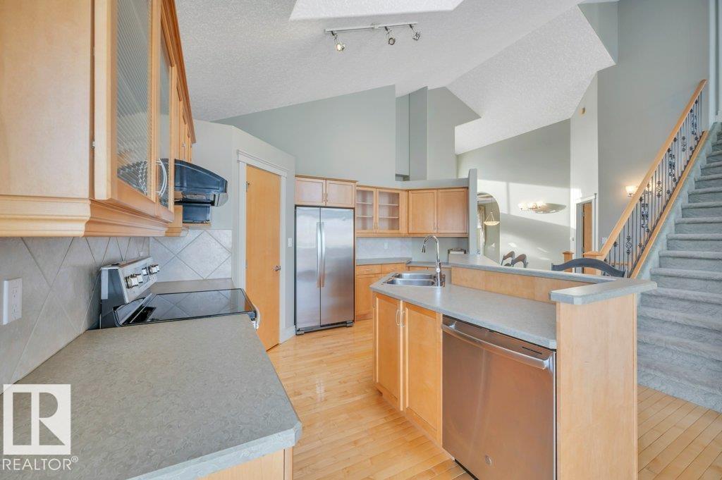 877 NOTTINGHAM BV, Sherwood Park