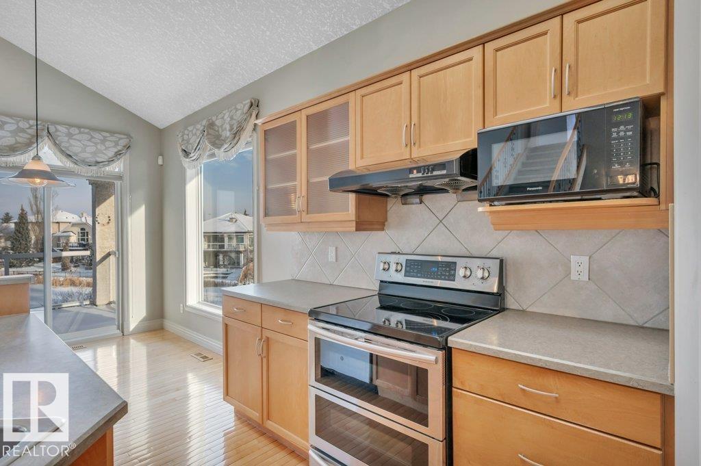 877 NOTTINGHAM BV, Sherwood Park