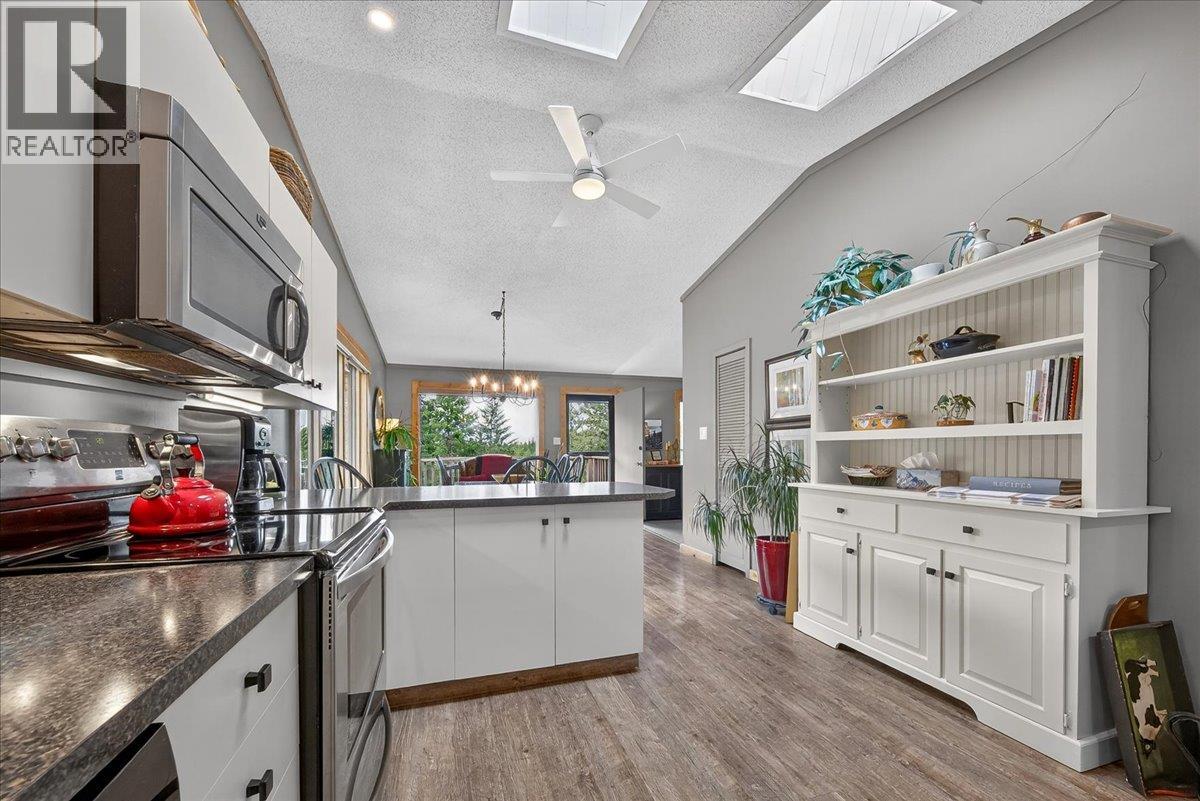 8076 McIntosh Loop Road - 9