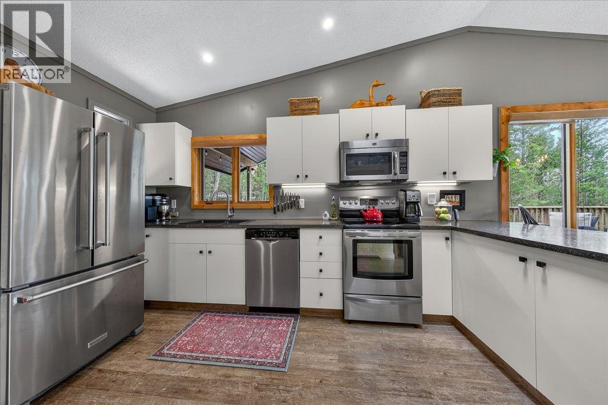 8076 McIntosh Loop Road - 8