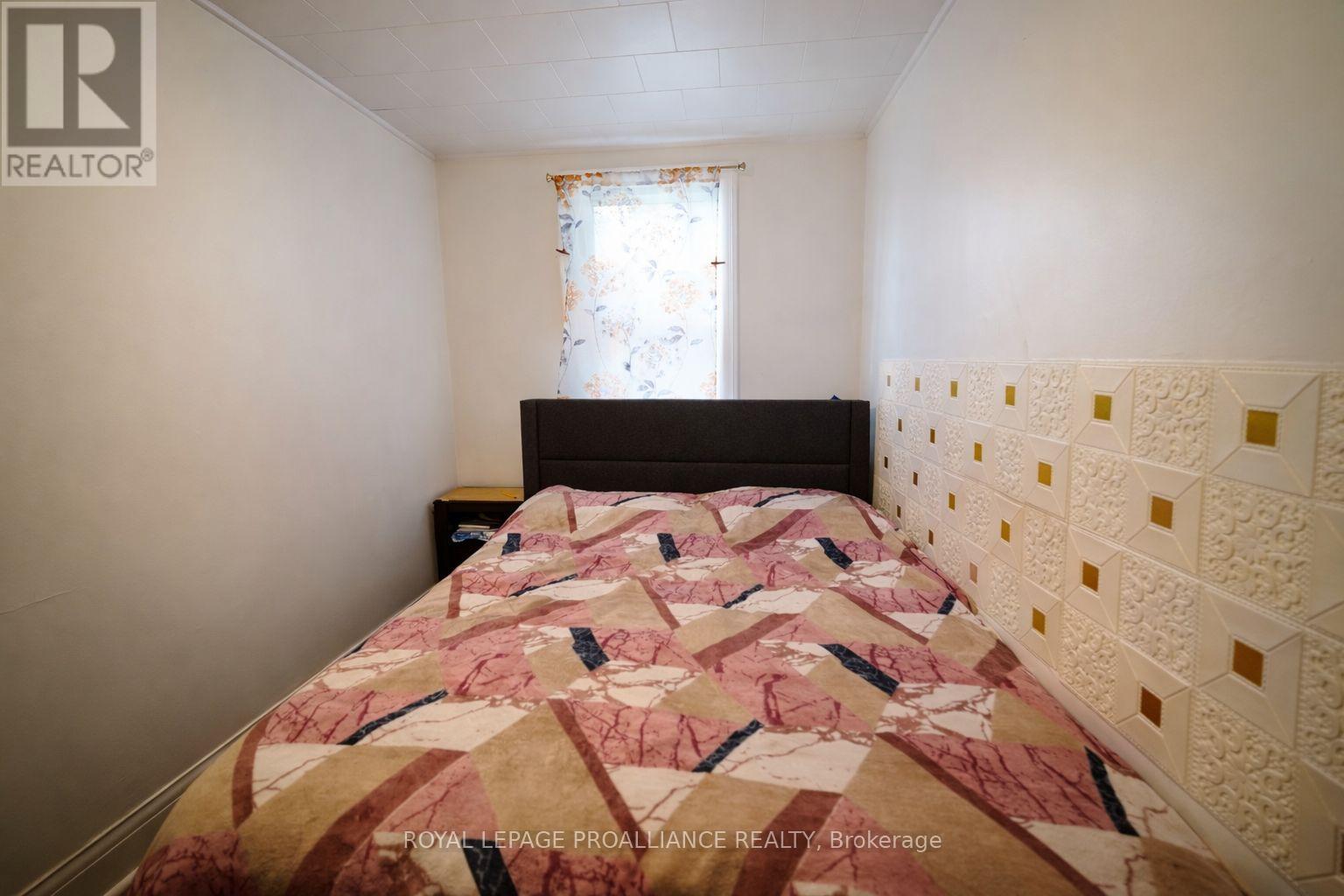 30 STRACHAN STREET - 10
