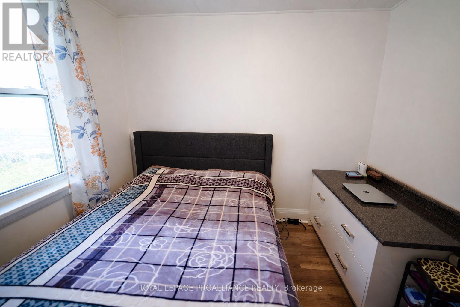 30 STRACHAN STREET - 8