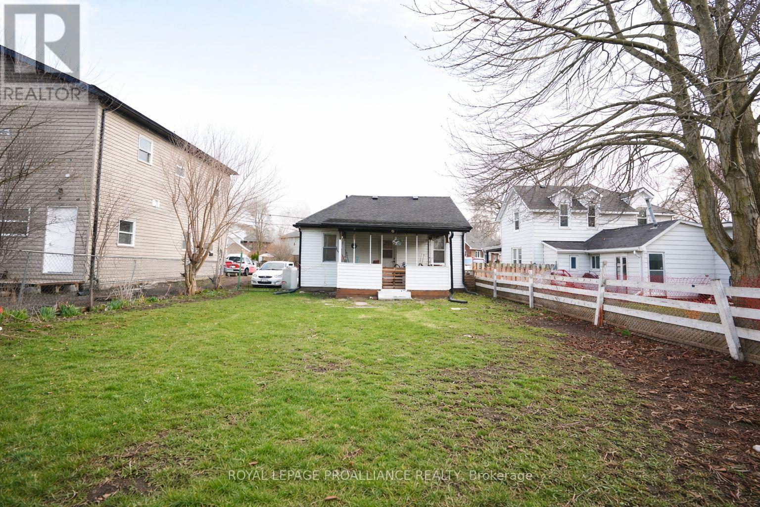 30 STRACHAN STREET - 12
