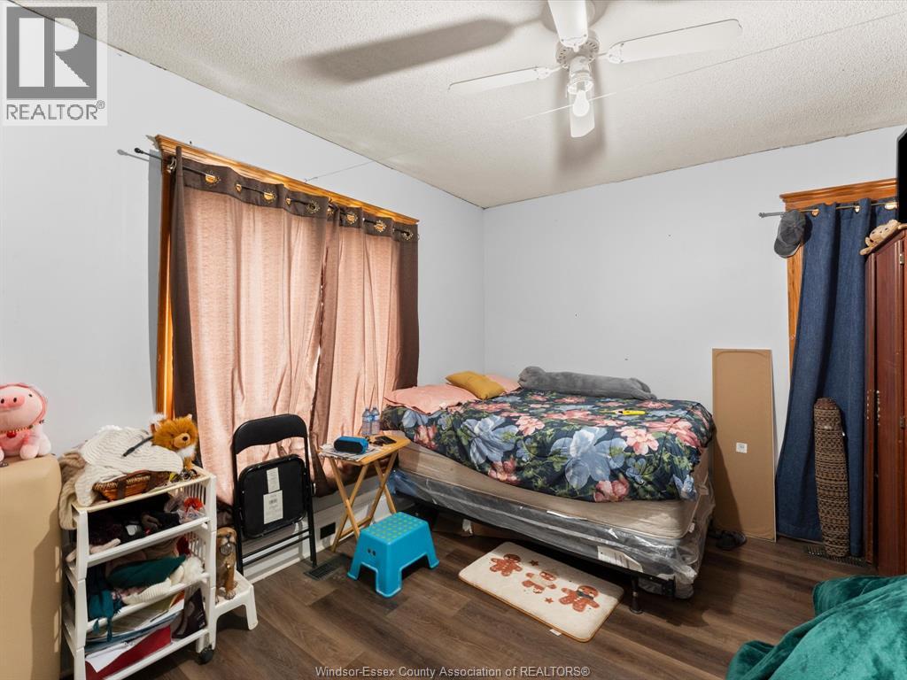 39 RUSSELL — photo 16