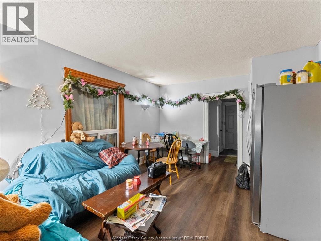 39 RUSSELL — photo 18