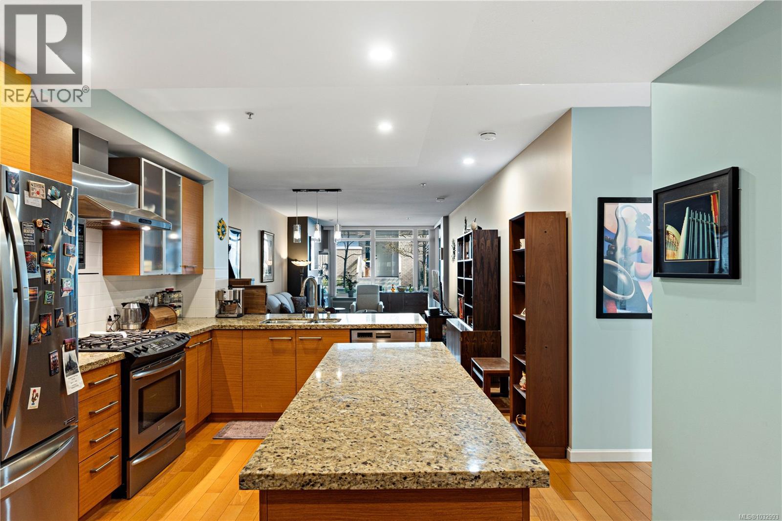 #C02 38 Front St - 4