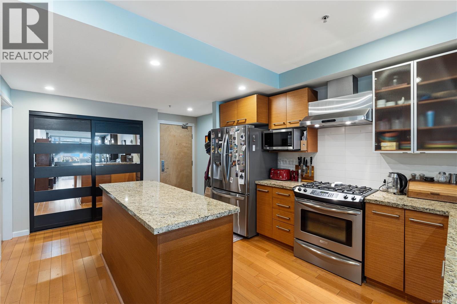 #C02 38 Front St - 6