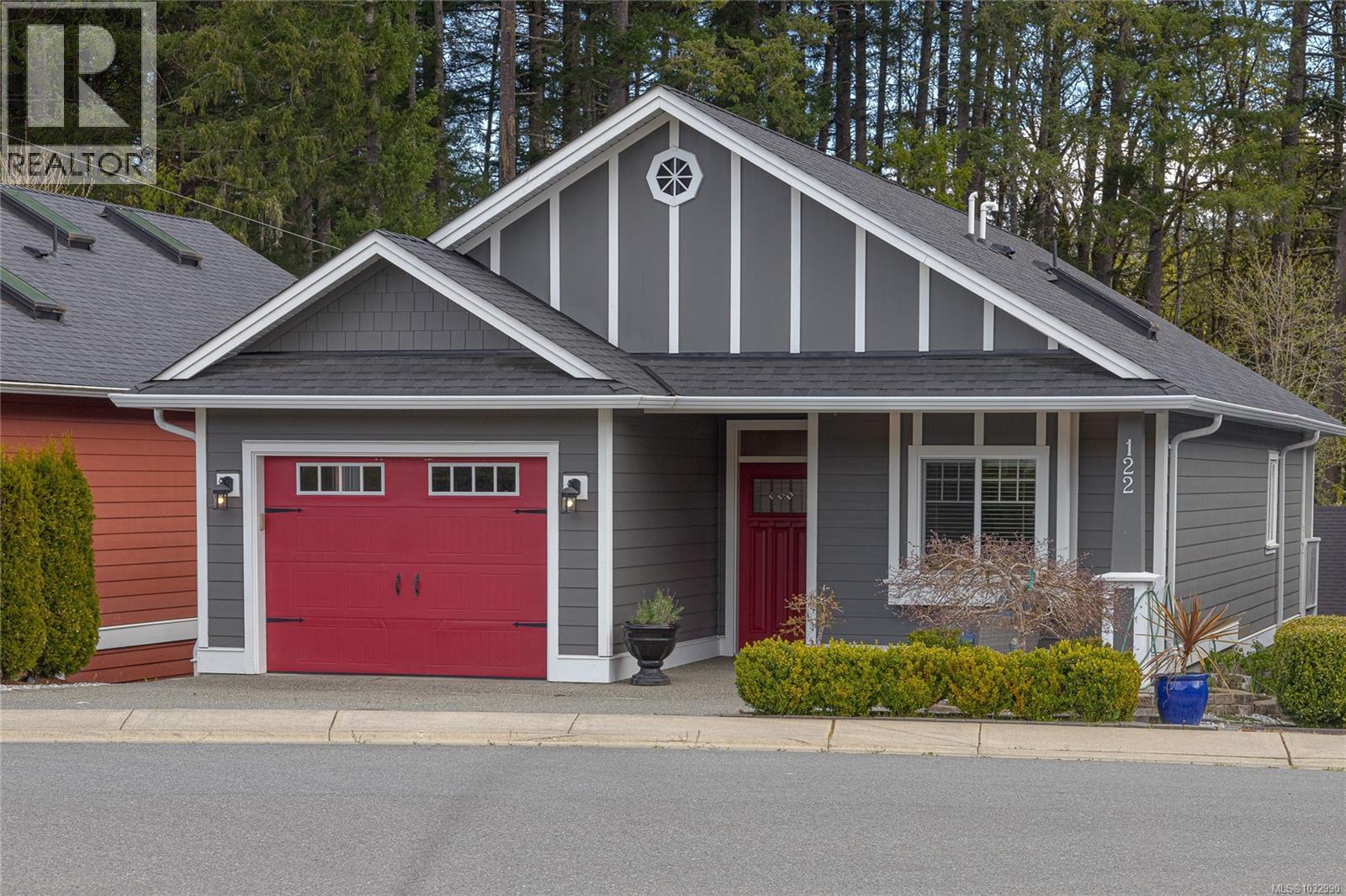 122 Village Way - 2