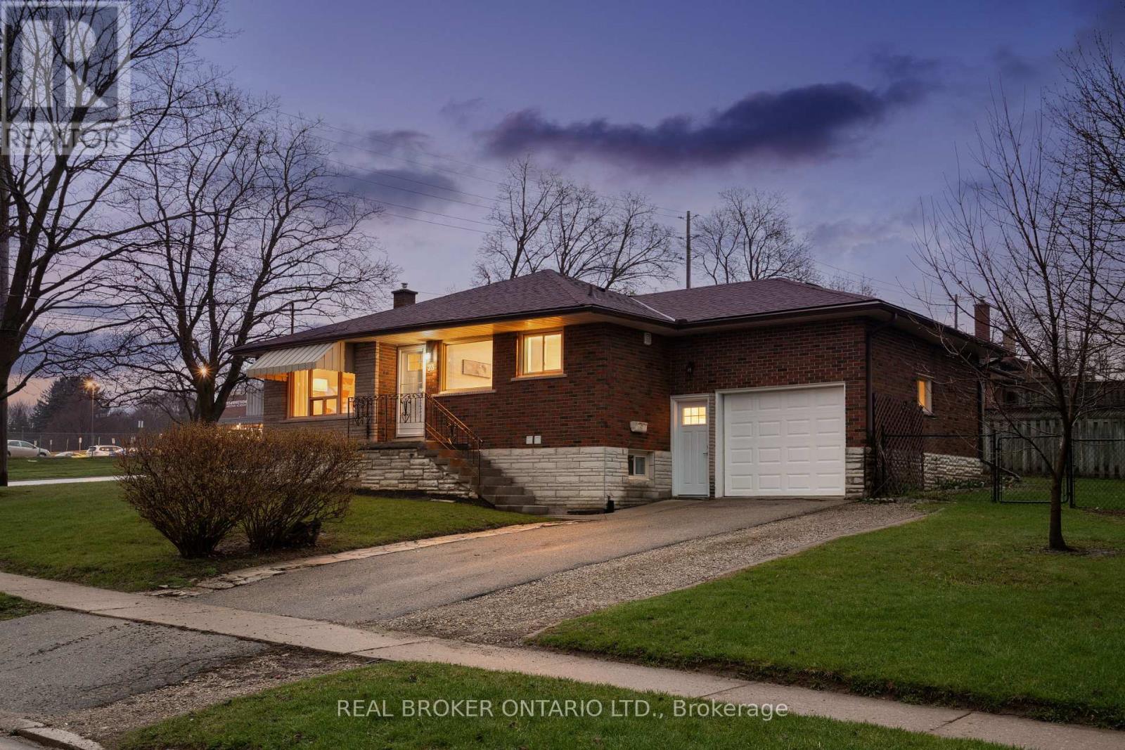 23 KNIGHTSWOOD BOULEVARD — photo 2