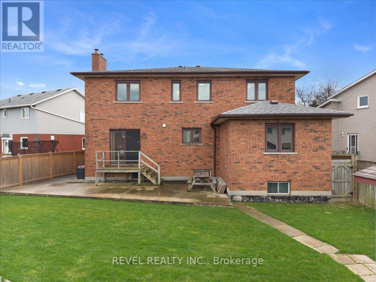 18 MARCEL PLACE — photo 37