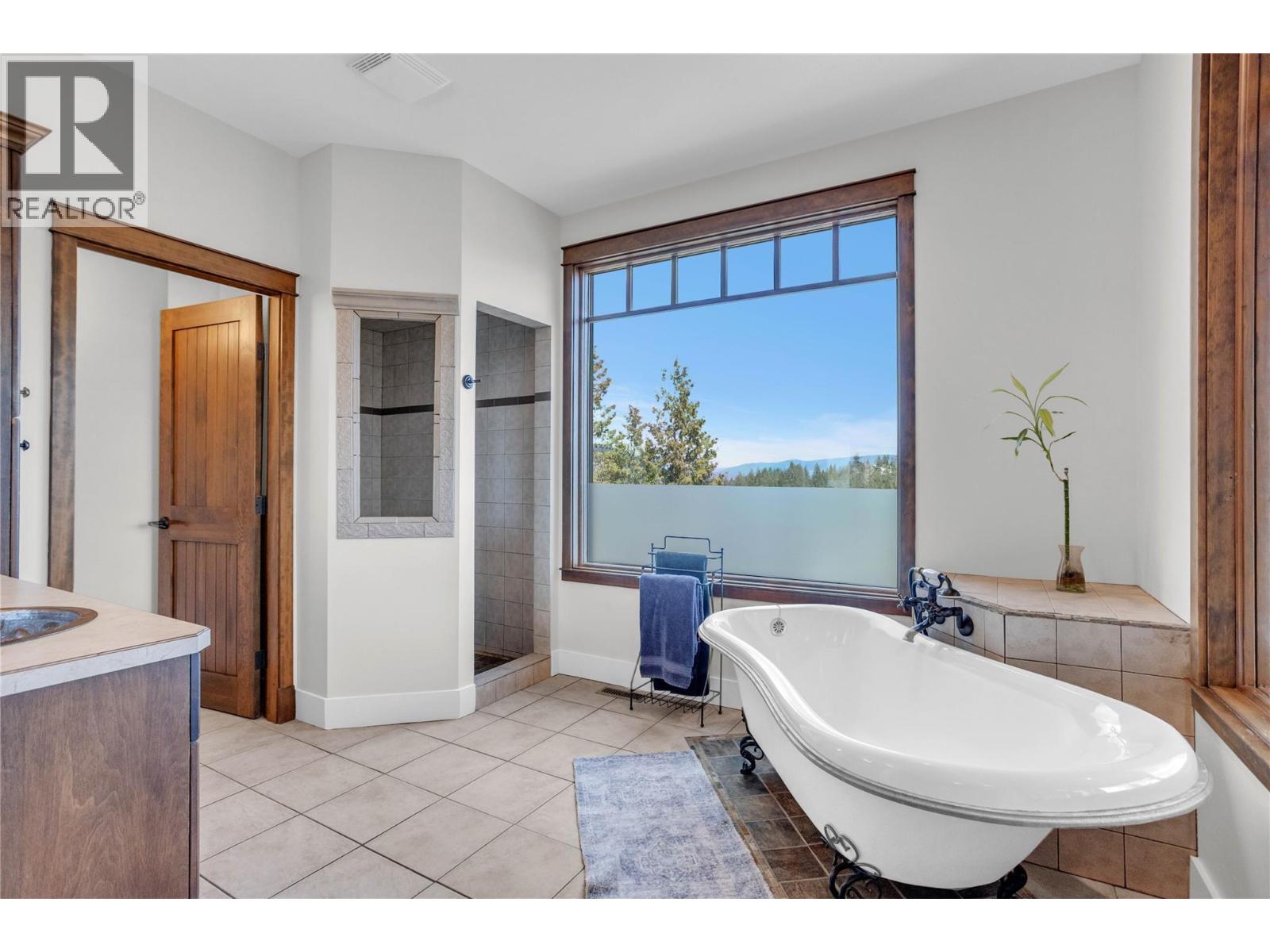  1208 Peak Point Drive, West Kelowna