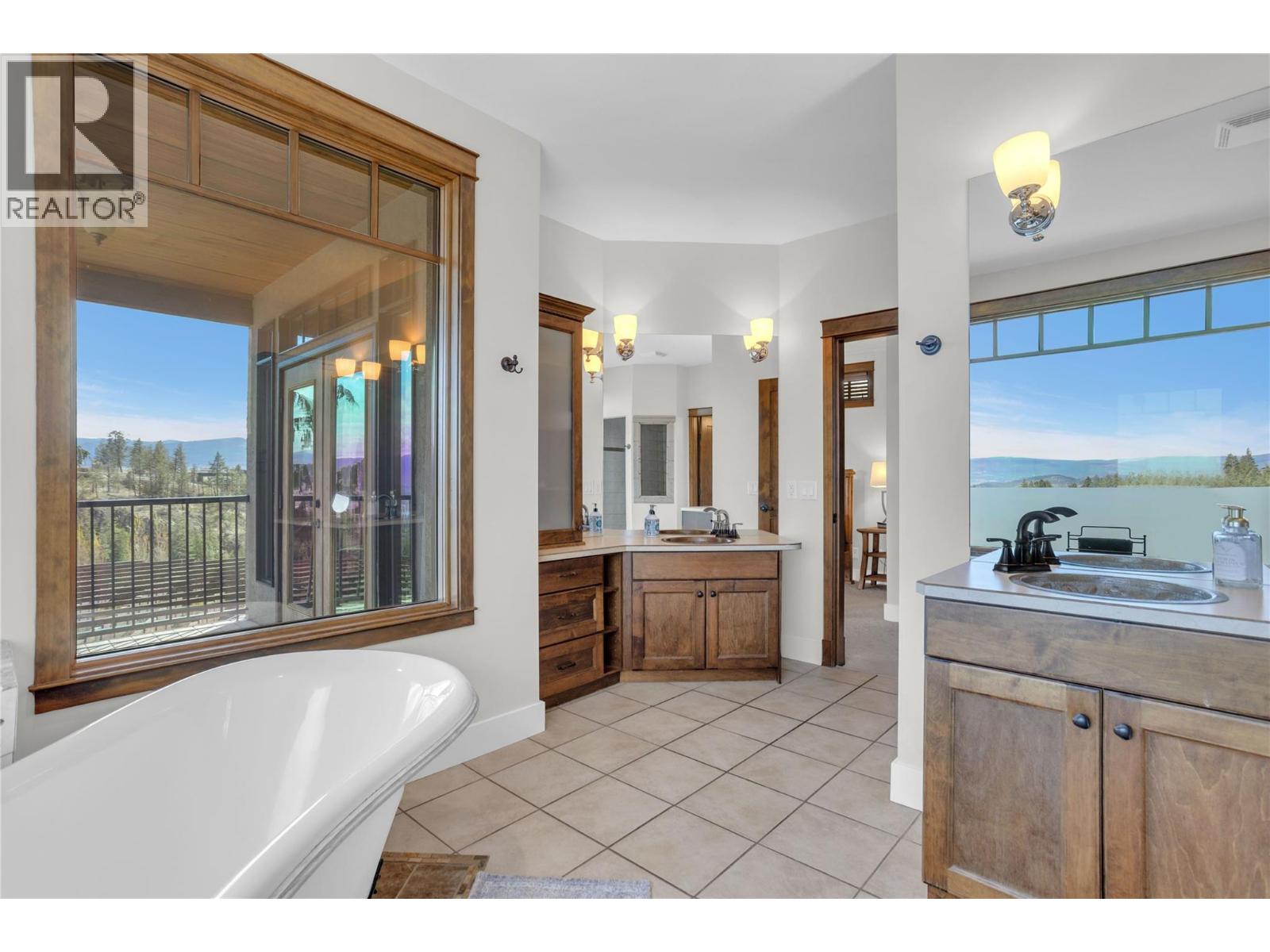  1208 Peak Point Drive, West Kelowna