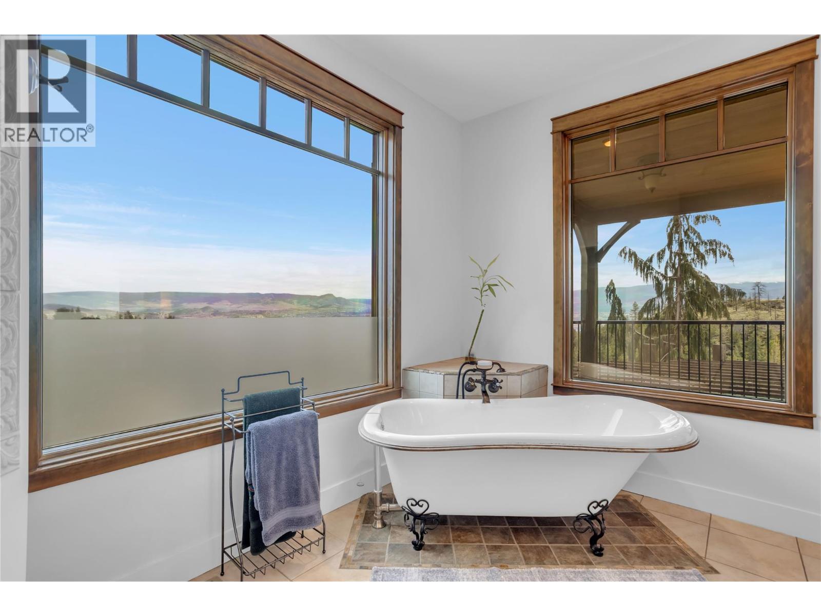  1208 Peak Point Drive, West Kelowna