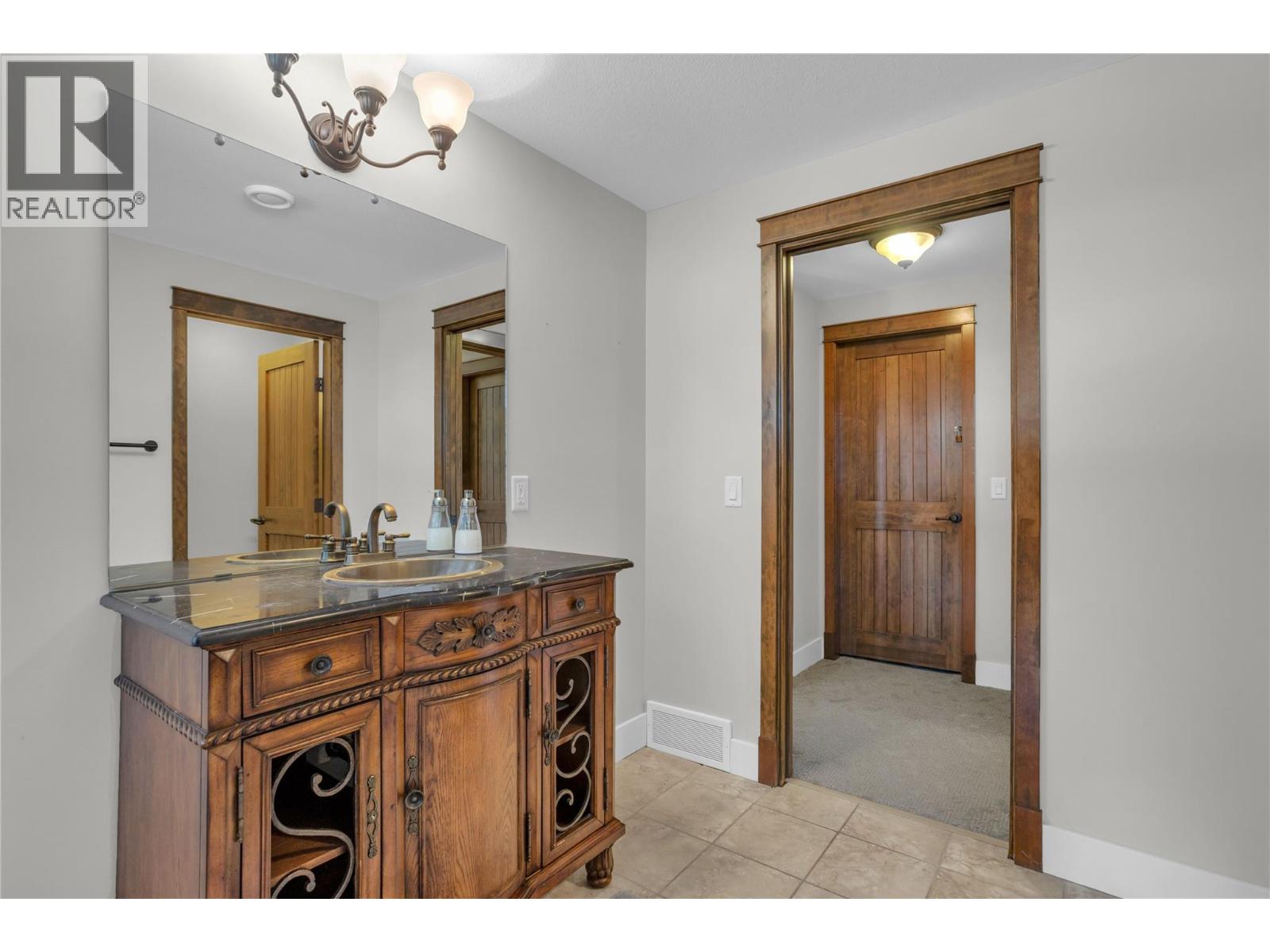  1208 Peak Point Drive, West Kelowna