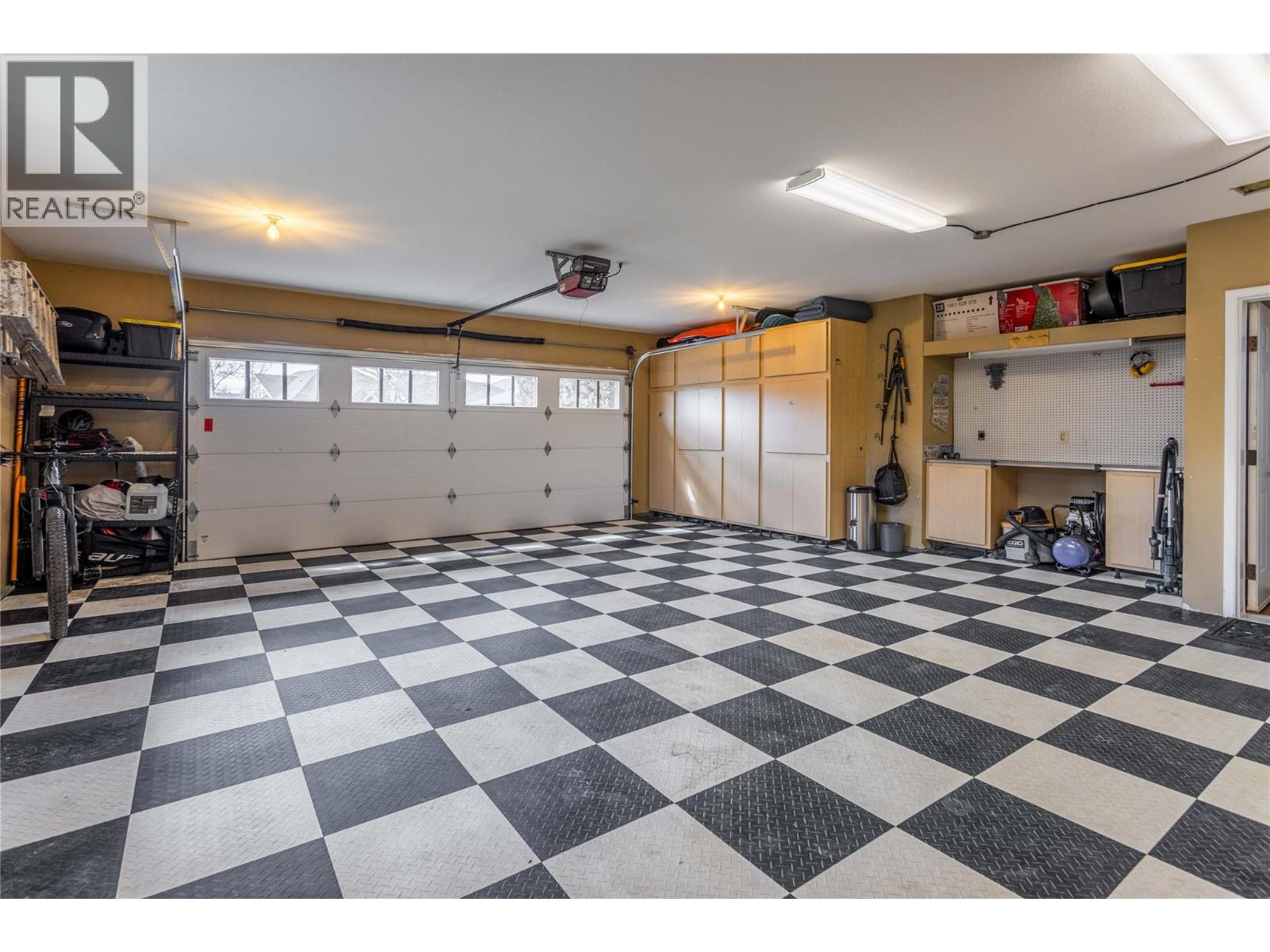  1208 Peak Point Drive, West Kelowna