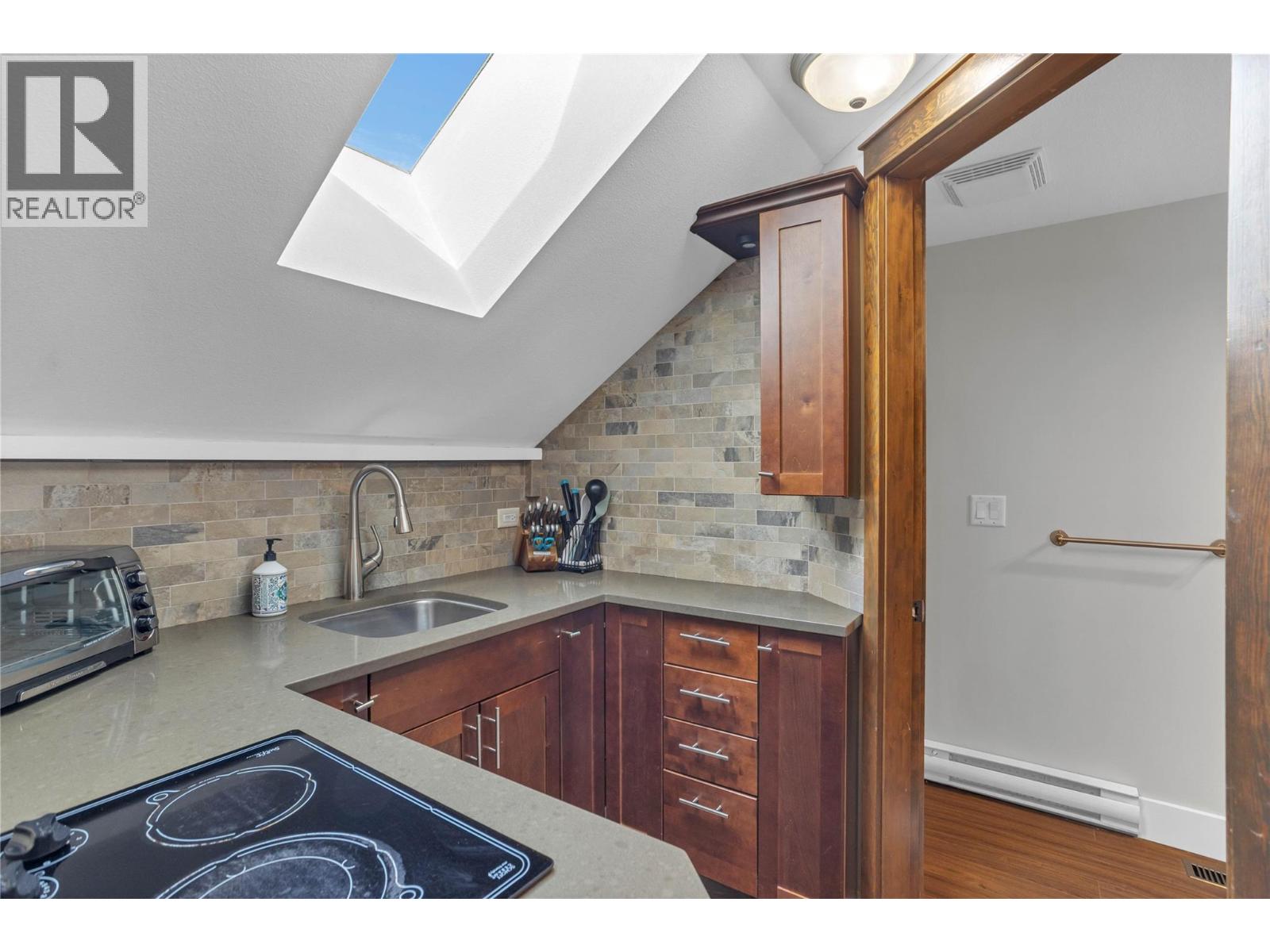  1208 Peak Point Drive, West Kelowna