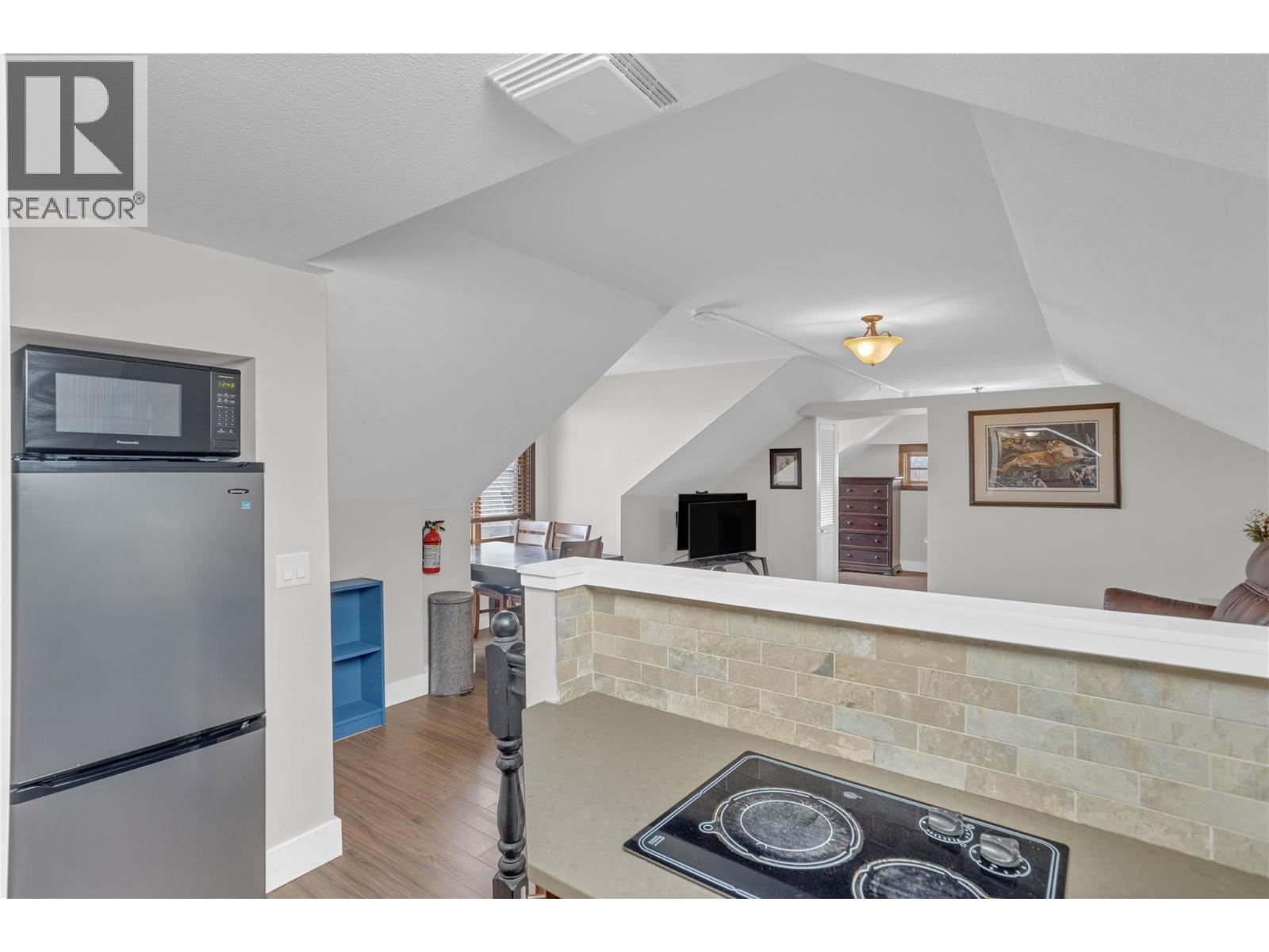  1208 Peak Point Drive, West Kelowna