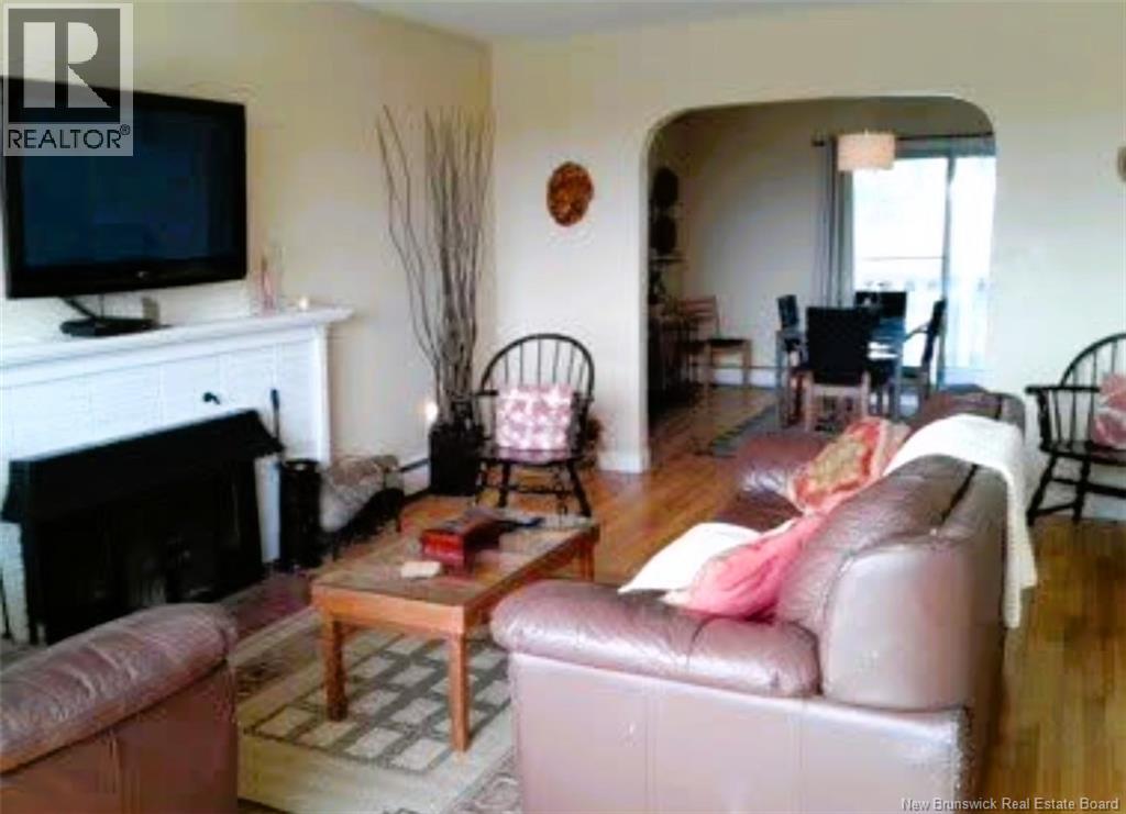 400 Clearview Row - 12